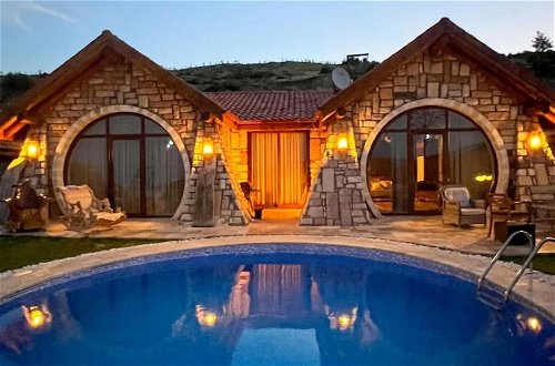 Foto 2 - Amazing Stone House With Private Pool in Iznik