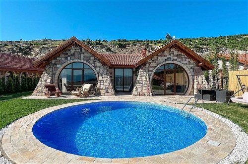Foto 1 - Amazing Stone House With Private Pool in Iznik