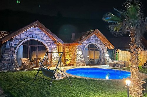 Foto 14 - Amazing Stone House With Private Pool in Iznik