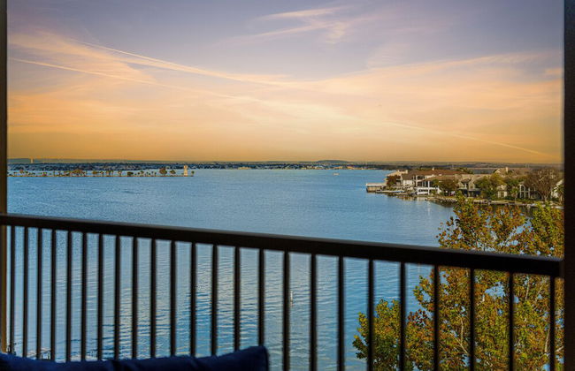 Luxury Waterfront Condo W/pool & Views! - Foto 32