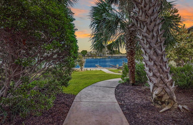 Luxury Waterfront Condo W/pool & Views! - Foto 20