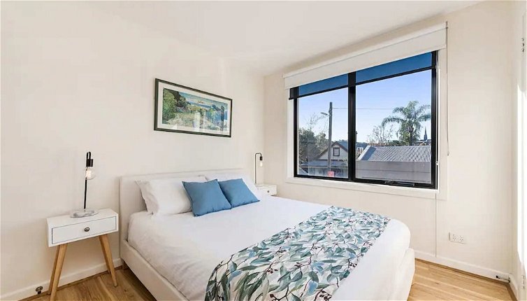Photo 1 - Prime Location 1 Bedroom Apartment Near MCG With Parking