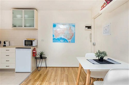 Foto 8 - Prime Location 1 Bedroom Apartment Near MCG With Parking