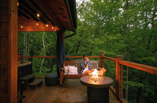 Foto 24 - Meraki Escape - Log Cabins w/Hot Tubs + Pet Friendly