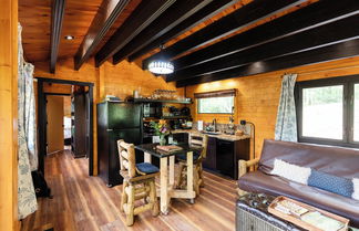 Foto 3 - Meraki Escape - Log Cabins w/Hot Tubs + Pet Friendly