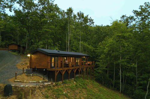 Foto 28 - Meraki Escape - Log Cabins w/Hot Tubs + Pet Friendly