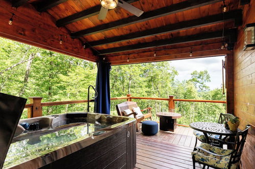 Foto 8 - Meraki Escape - Log Cabins w/Hot Tubs + Pet Friendly