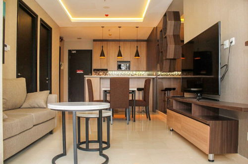 Foto 17 - Stunning And Comfy 2Br + Study Room At Sudirman Suites Apartment