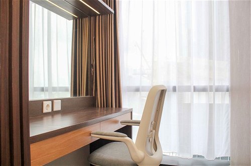Foto 6 - Stunning And Comfy 2Br + Study Room At Sudirman Suites Apartment
