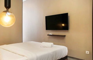 Foto 3 - Stunning And Comfy 2Br + Study Room At Sudirman Suites Apartment