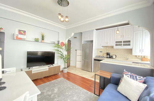 Photo 3 - Modern and Stylish Flat Near Taksim Square