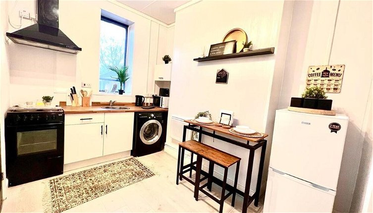 Foto 1 - Skyline King Beautiful 1-bed Apartment in Swansea