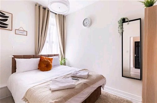 Foto 3 - Skyline King Beautiful 1-bed Apartment in Swansea