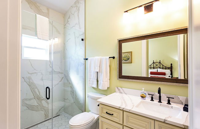 Imola: Newly Remodeled Pool Home Minutes from Vanderbilt Beach. Family-Friendly Retreat with 4 BR, 3.5 Bathrooms, and Private Screened Pool. Perfect Location Near Mercato and Naples Attractions - Foto 46