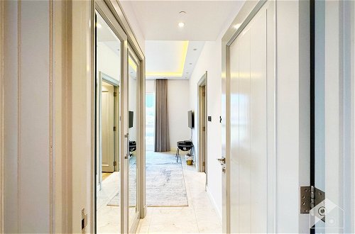 Photo 2 - Luxurious Apartment With Iconic Burj View