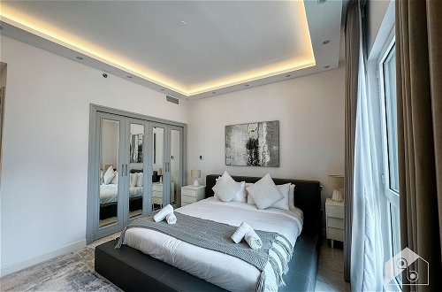 Foto 18 - Luxurious Apartment With Iconic Burj View