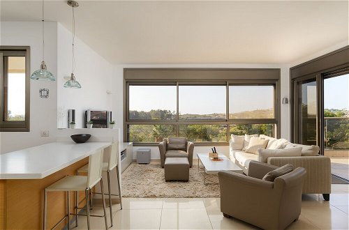 Photo 10 - Comfort with Terrace over the Hills by FeelHome