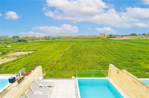 Foto 6 - Amazing 4 Bedroom Holiday Home With Infinity Pool