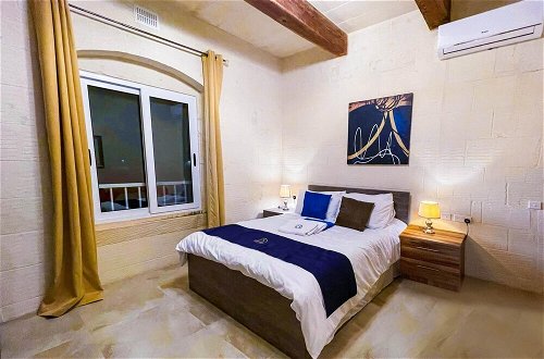 Photo 13 - Amazing 4 Bedroom Holiday Home With Infinity Pool