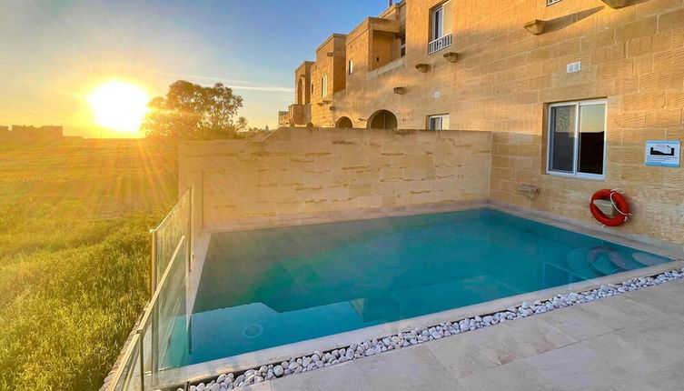 Photo 1 - Amazing 4 Bedroom Holiday Home With Infinity Pool