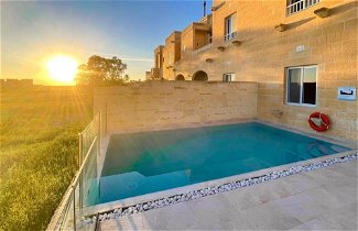 Foto 1 - Amazing 4 Bedroom Holiday Home With Infinity Pool