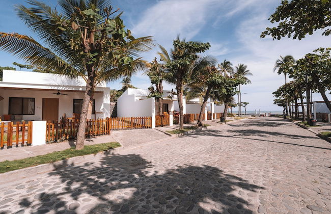 Coco Surf Tropical Village - Photo 23