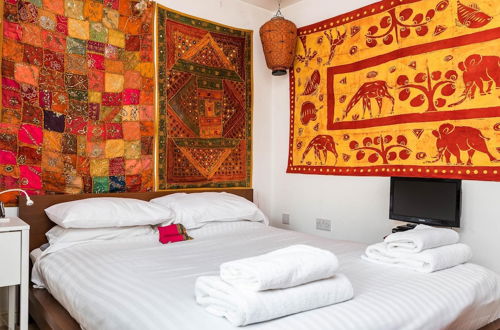 Photo 2 - Delightful Moroccan Inspired Flat Hackney Sleeps 2