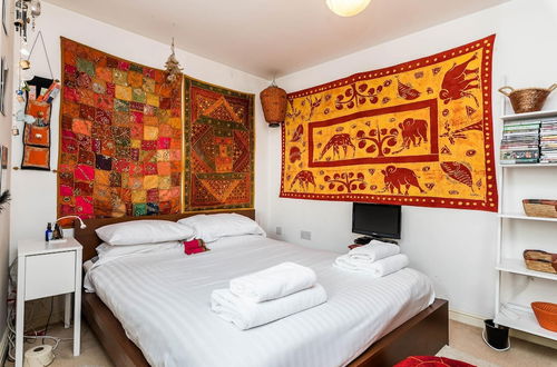 Photo 3 - Delightful Moroccan Inspired Flat Hackney Sleeps 2