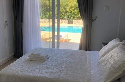 Foto 4 - Spacious Luxurious 4 Bedroomed Villa Karsayska