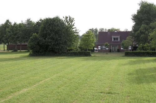 Foto 34 - Detached Atmospheric Farmhouse with Large Garden & Privacy near Dalfsen