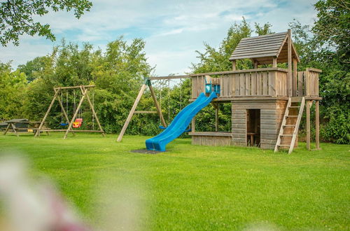 Photo 28 - Detached Atmospheric Farmhouse with Large Garden & Privacy near Dalfsen