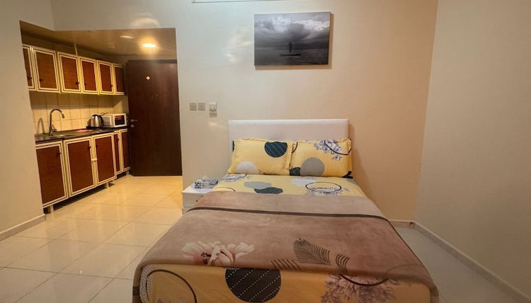 Foto 1 - Furnished Studio Appartment in Burdubai