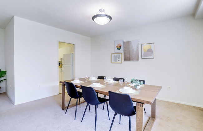 Crystal City Condo w Top Amenities - Foto 14