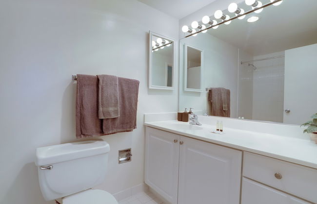 Crystal City Condo w Top Amenities - Foto 29