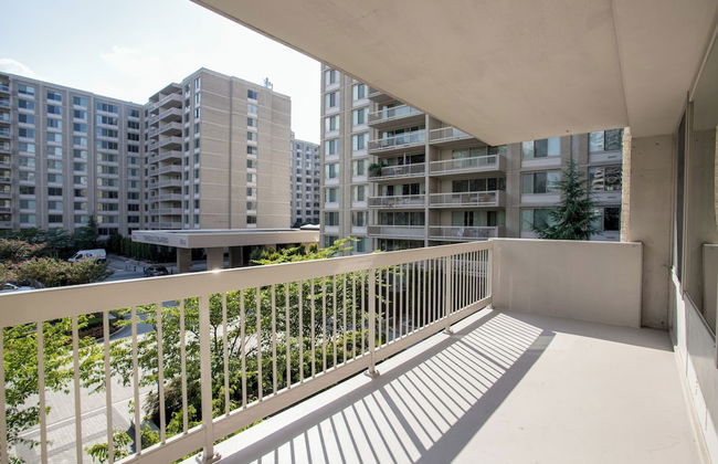 Crystal City Condo w Top Amenities - Foto 24