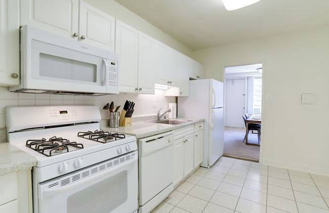 Crystal City Condo w Top Amenities - Foto 18