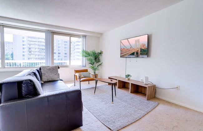 Crystal City Condo w Top Amenities - Foto 19