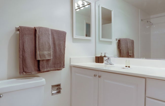 Crystal City Condo w Top Amenities - Foto 28