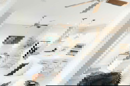 Foto 1 - Arcade, Bar, Prominence Resort Pool and Gym Access, Close to Beach Sea Happy
