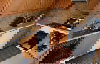 Foto 3 - Elegant Apartment With Patio in Hills