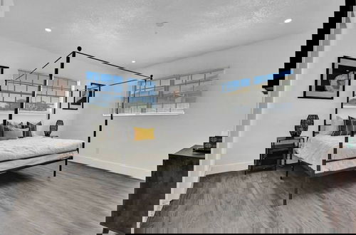 Photo 6 - Spacious Home With Heated Pool