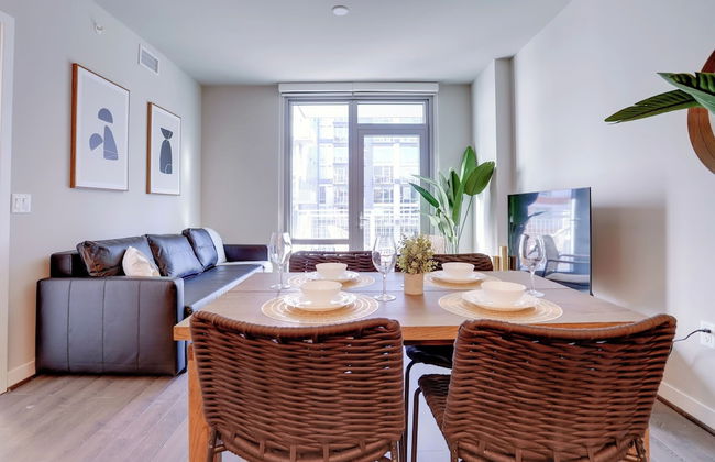 Bright Apartment with Great Amenities - Foto 13
