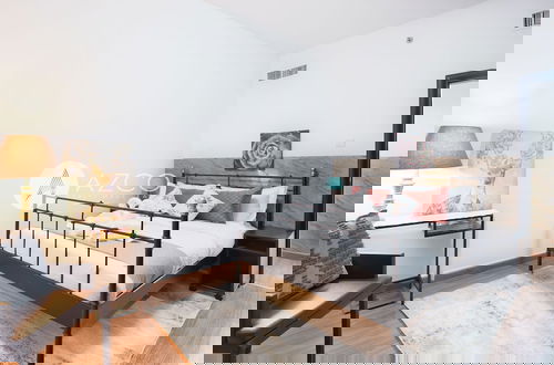 Foto 7 - Cozy 1 BHK with City View in JVC by AZCO