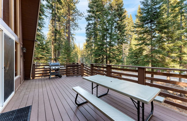 Lundy Bearden Serene Tahoe Retreat With Deck Fireplace and Forest Views - Foto 34