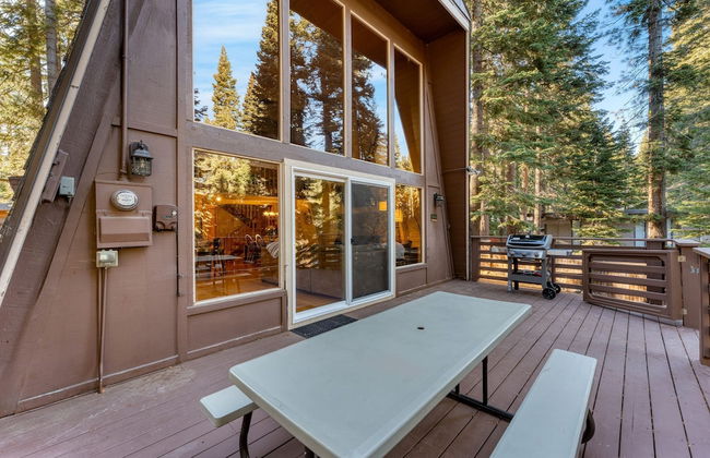 Lundy Bearden Serene Tahoe Retreat With Deck Fireplace and Forest Views - Foto 35