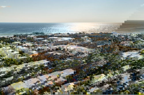 Foto 45 - Gulf Coast Gem by Avantstay 3 Blocks to Beach Town Plaza Community Pool
