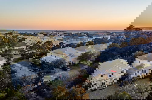 Foto 47 - Gulf Coast Gem by Avantstay 3 Blocks to Beach Town Plaza Community Pool