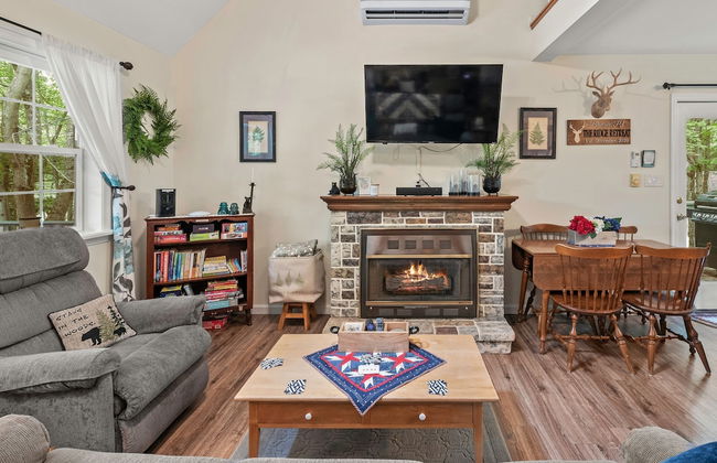 Ridge Retreat by Avantstay Game Room Covered Porch Fire Pit - Foto 6