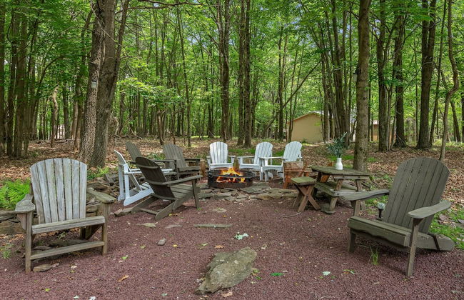 Ridge Retreat by Avantstay Game Room Covered Porch Fire Pit - Foto 2