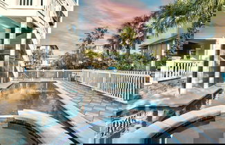 Foto 2 - Fin by Avantstay 9 BR Destin Oasis With Pool Spa Walk to Beach